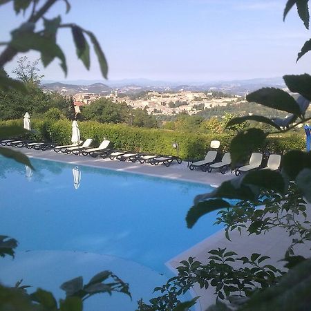 Camping Pineta Hotel Urbino Buitenkant foto