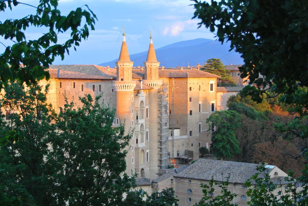 Camping Pineta Hotel Urbino Buitenkant foto