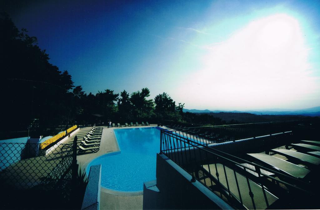 Camping Pineta Hotel Urbino Buitenkant foto