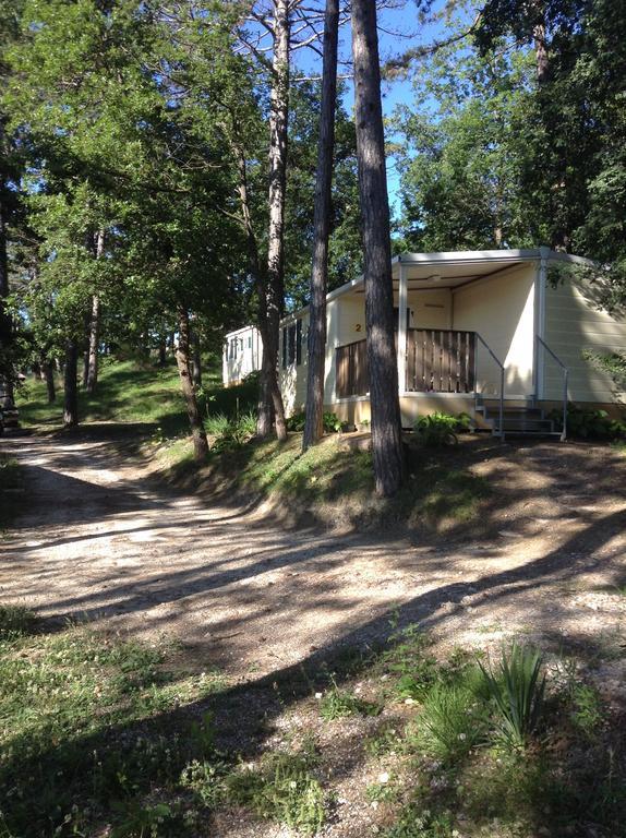 Camping Pineta Hotel Urbino Buitenkant foto