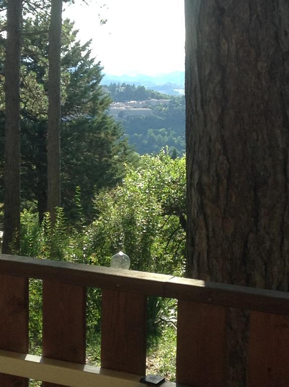 Camping Pineta Hotel Urbino Buitenkant foto